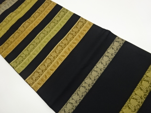 横段に花唐草模様織出し名古屋帯